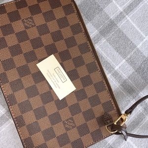 Authentic Louis Vuitton Neverfull pouch/wristlet